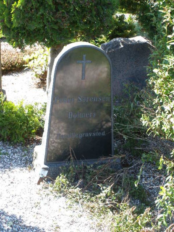 Peder Soerensen Dolmer's familiegravsted.JPG